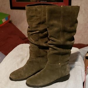 Suede boots